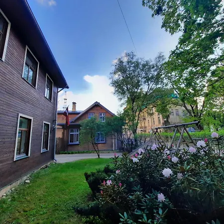 Wooden House Near Center Feriehus