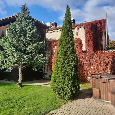 Wooden House Near Center Feriehus